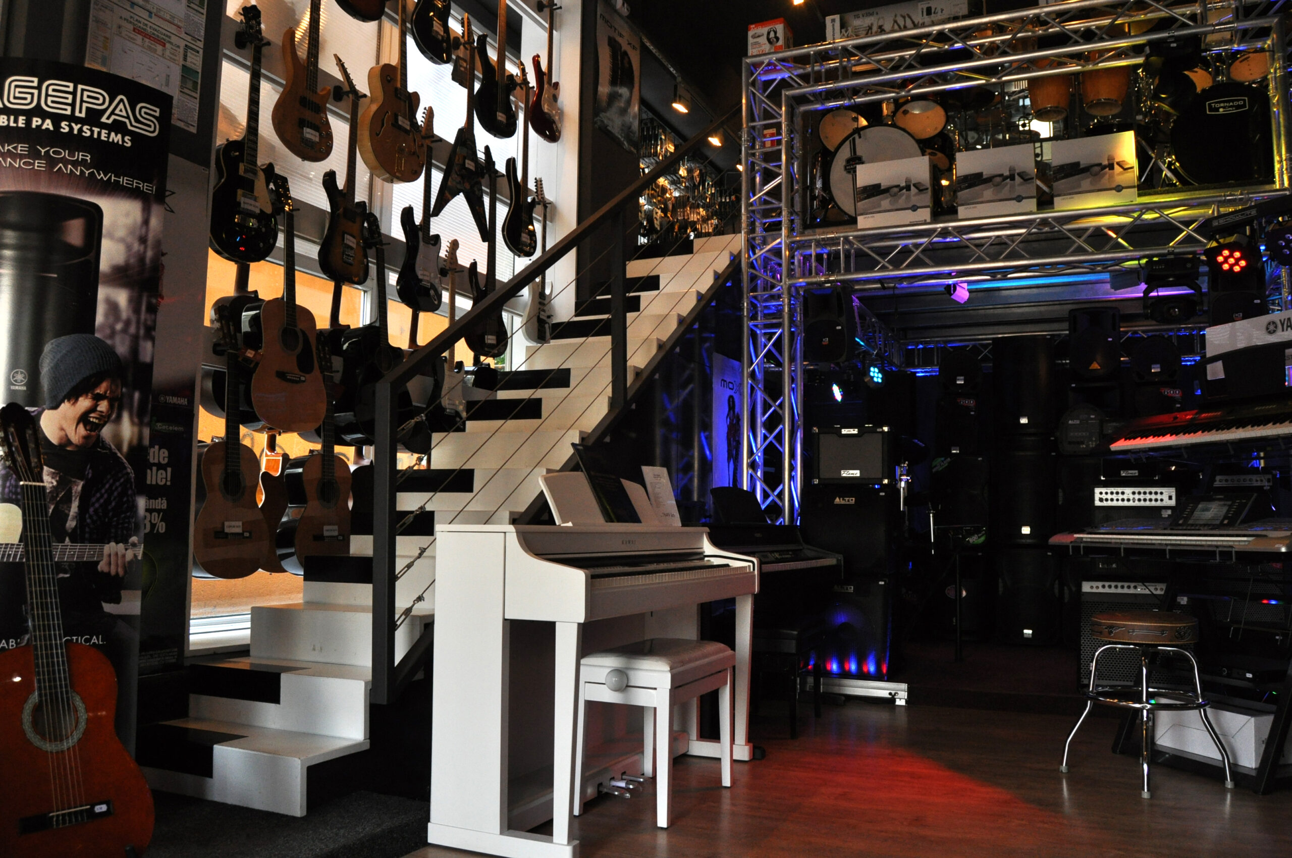FLY MUSIC Iasi – magazin de instrumente muzicale